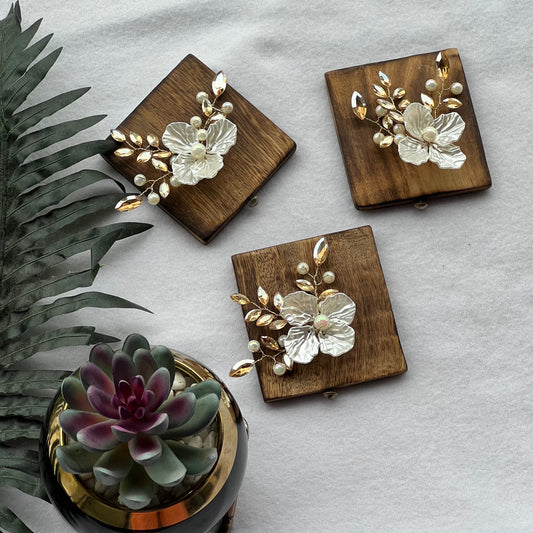 White Border Golden Flower Accessories (Set of 3)