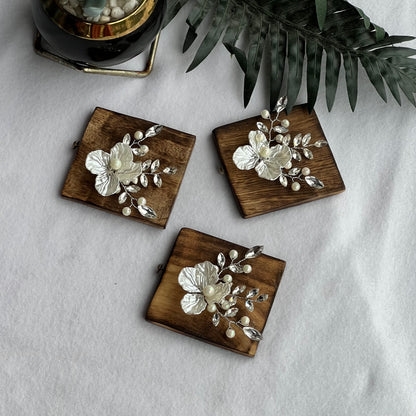 White Border Golden Flower Accessories (Set of 3)