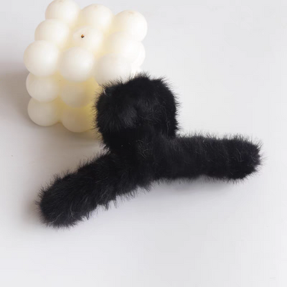 Cute fuzzy claw cli[p (pack of 2)