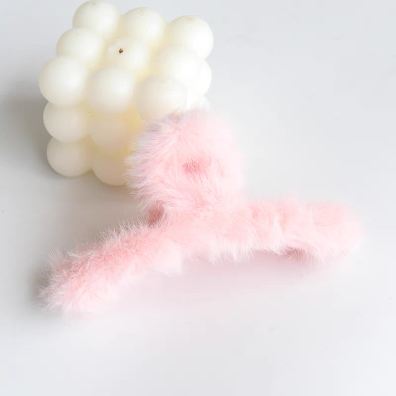 Cute fuzzy claw cli[p (pack of 2)