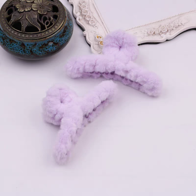 Cute fuzzy claw cli[p (pack of 2)