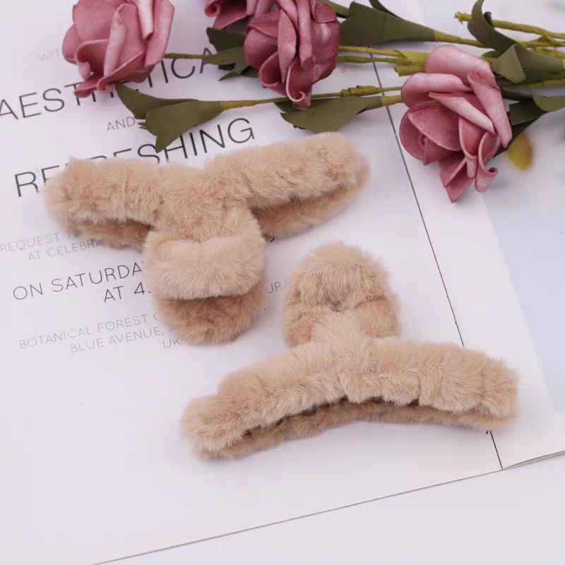 Cute fuzzy claw cli[p (pack of 2)