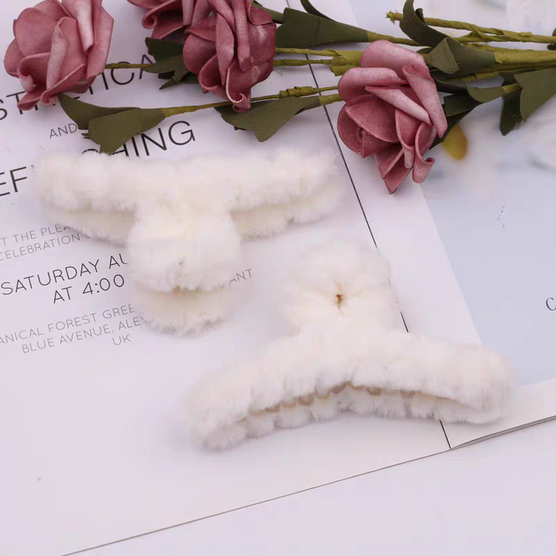 Cute fuzzy claw cli[p (pack of 2)